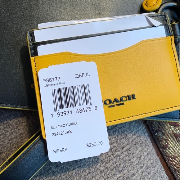 SOLD⛔️Authentic COACH refined calf leather  zip LG wristlet /removable card - Picture 5 of 15